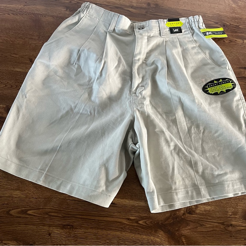 Womens NWT Lee khaki shorts